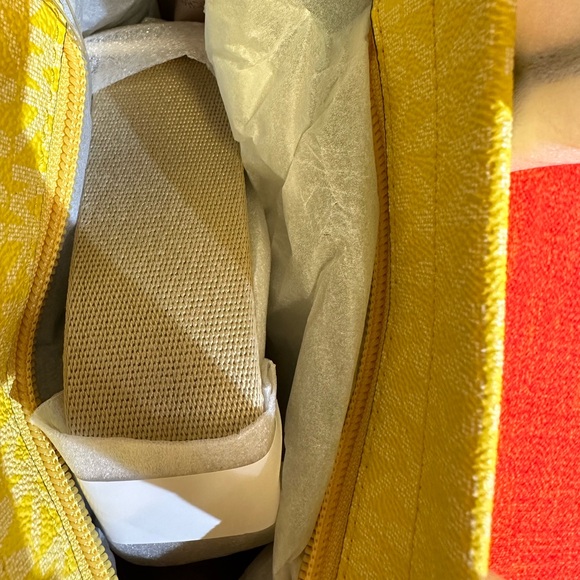 ❤️❤️❤️NEW Michael Kors small bag + Detachable strap ❤️❤️❤️ - Picture 5 of 10